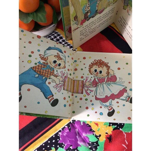 Vintage Bundle of 2 Raggedy Ann Story Books 1974/1971 🐇 - Picture 5 of 11